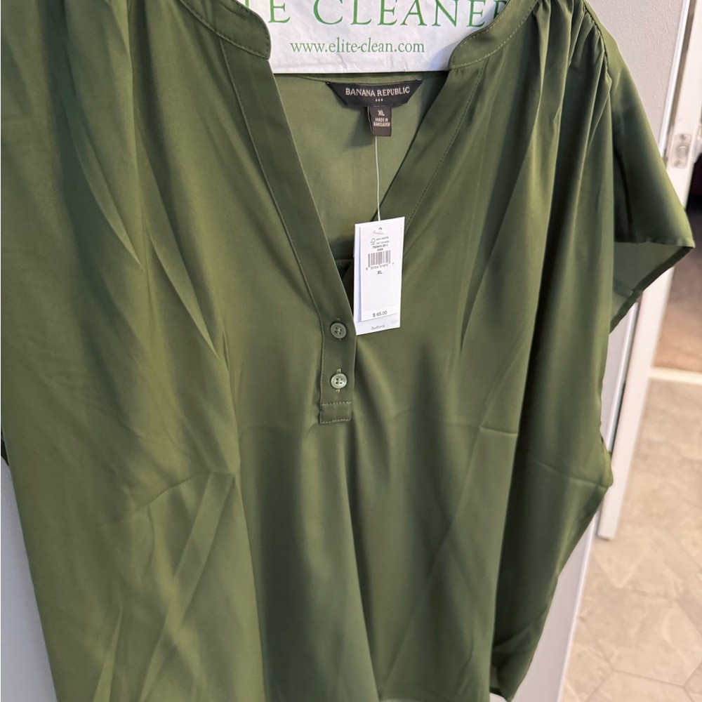 Banana Republic Olive Blouse - XL New with tag